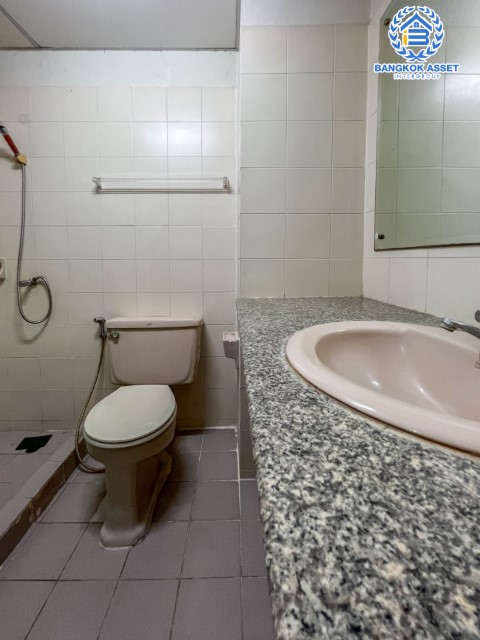 *****ทาวน์โฮมมือสองย่านกรุงเทพฯ ม.ธันยกานต์ มัยลาภ เนื้อที่ 17.4 ตร.ว. ฟังก์ชันจัดเต็ม 4 ห้องนอน 3 ห้องนอน 1 ที่จอดรถ แถมฟรี! 2 เครื่องปรับอากาศ บ้านทำเลโซนเมือง เดินทางสะดวก ใกล้รถไฟฟ้าในอนาคตสายสีชมพู "สถานีมัยลาภ" และทางด่วน "ฉลองรัช" จองด่วน!